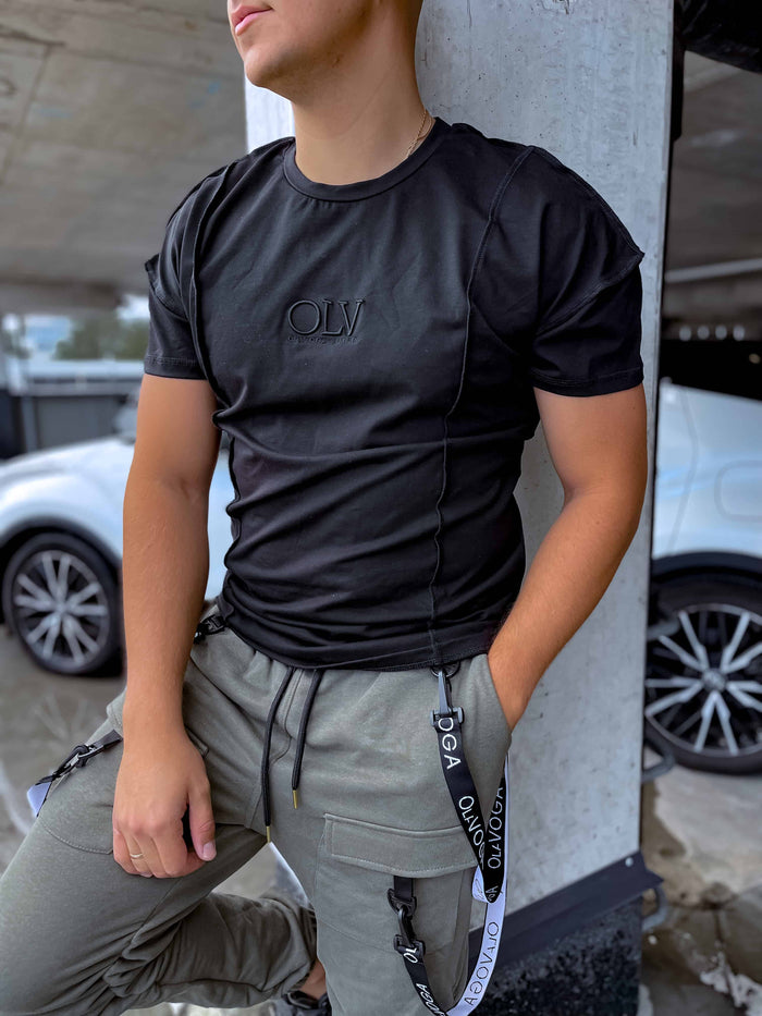 Men's T-shirt with seams