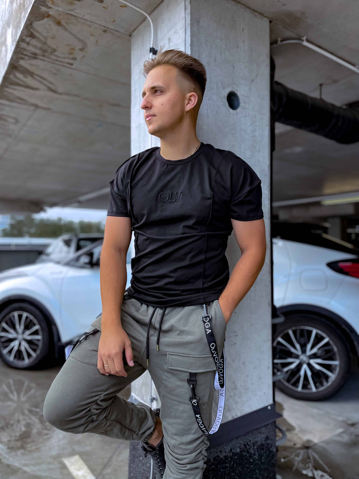 Men's T-shirt with seams