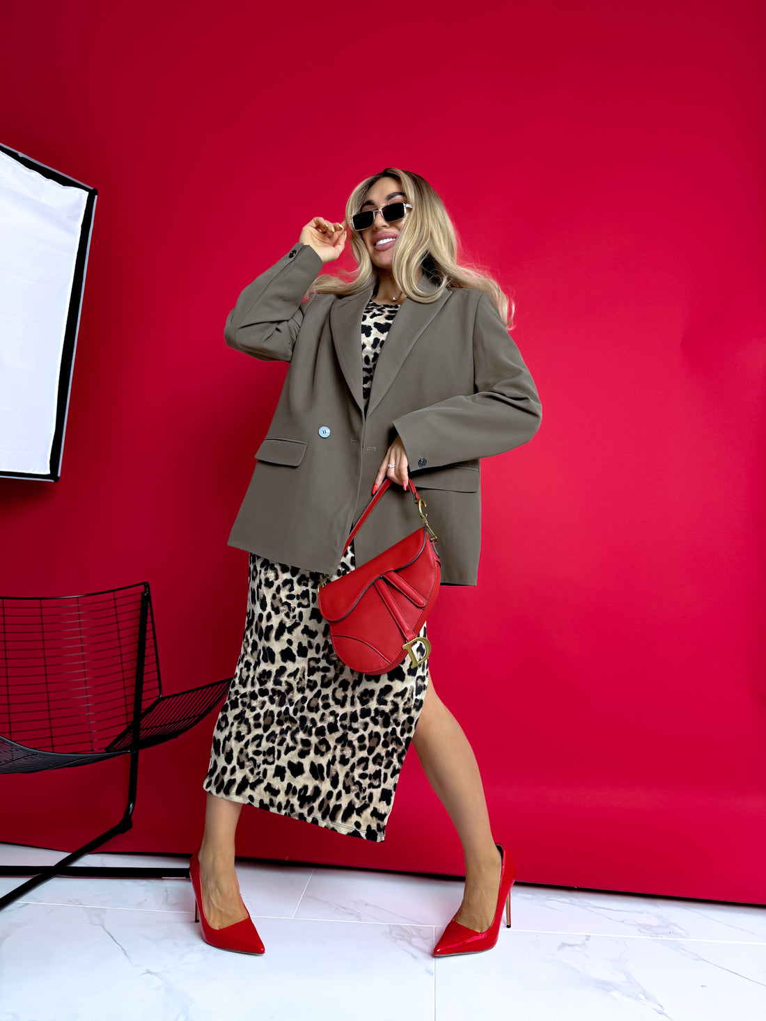 Oversized blazer with black sleeve buttons - choco 