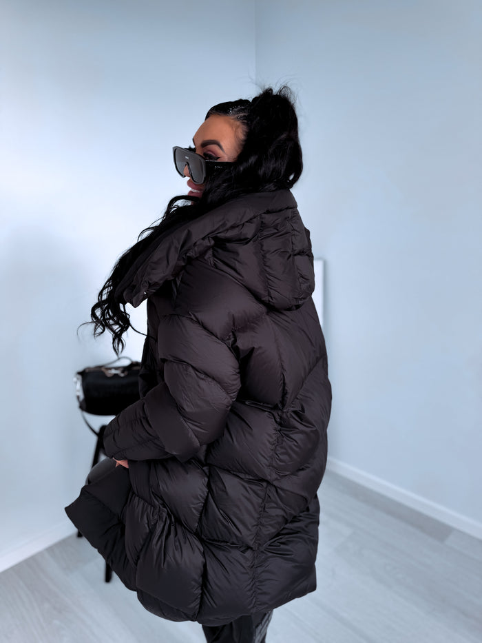 Ilga pūkinė striukė „CLOUD TOUCH“ – JUODA