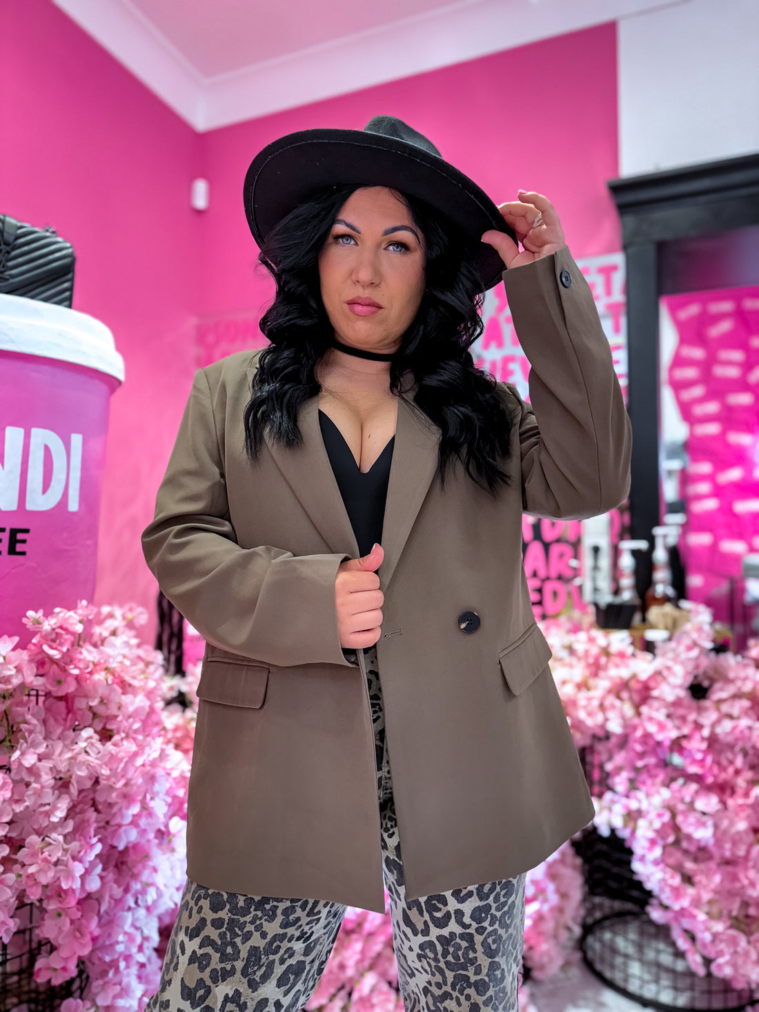 Oversized blazer with black sleeve buttons - choco 