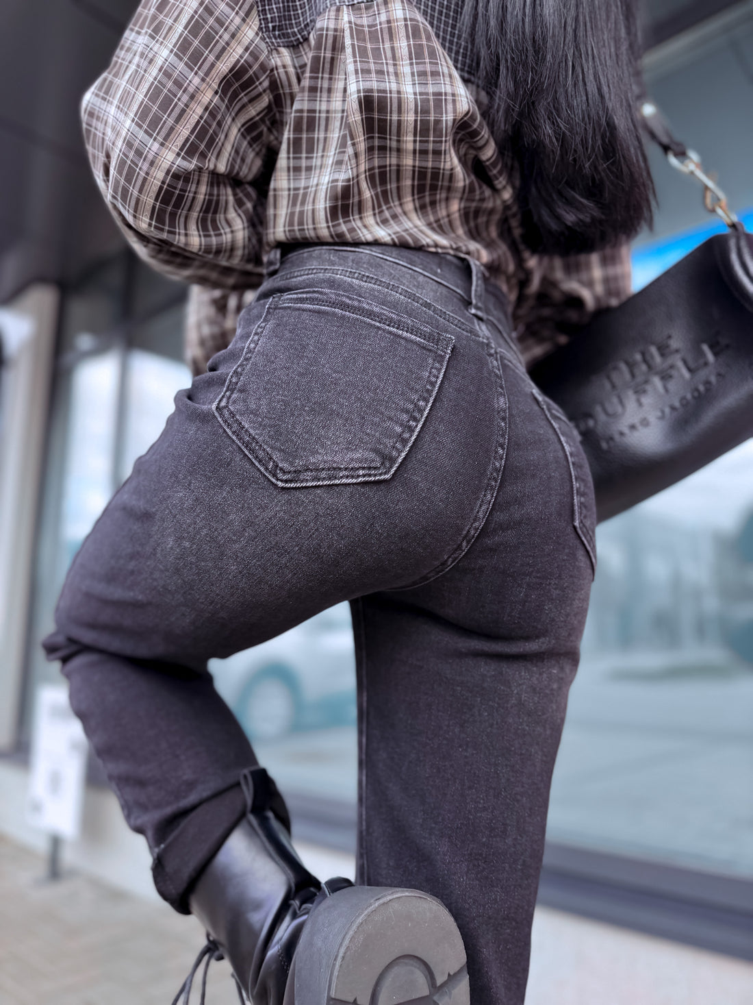 Джинсы MOM FIT «THROWBACK» HM329-8 – ГРАФИТОВО-СЕРЫЕ ПРЕДЗАКАЗ