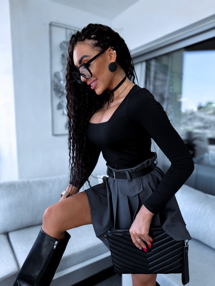 Black, basic PUSH-UP top with a square neckline 