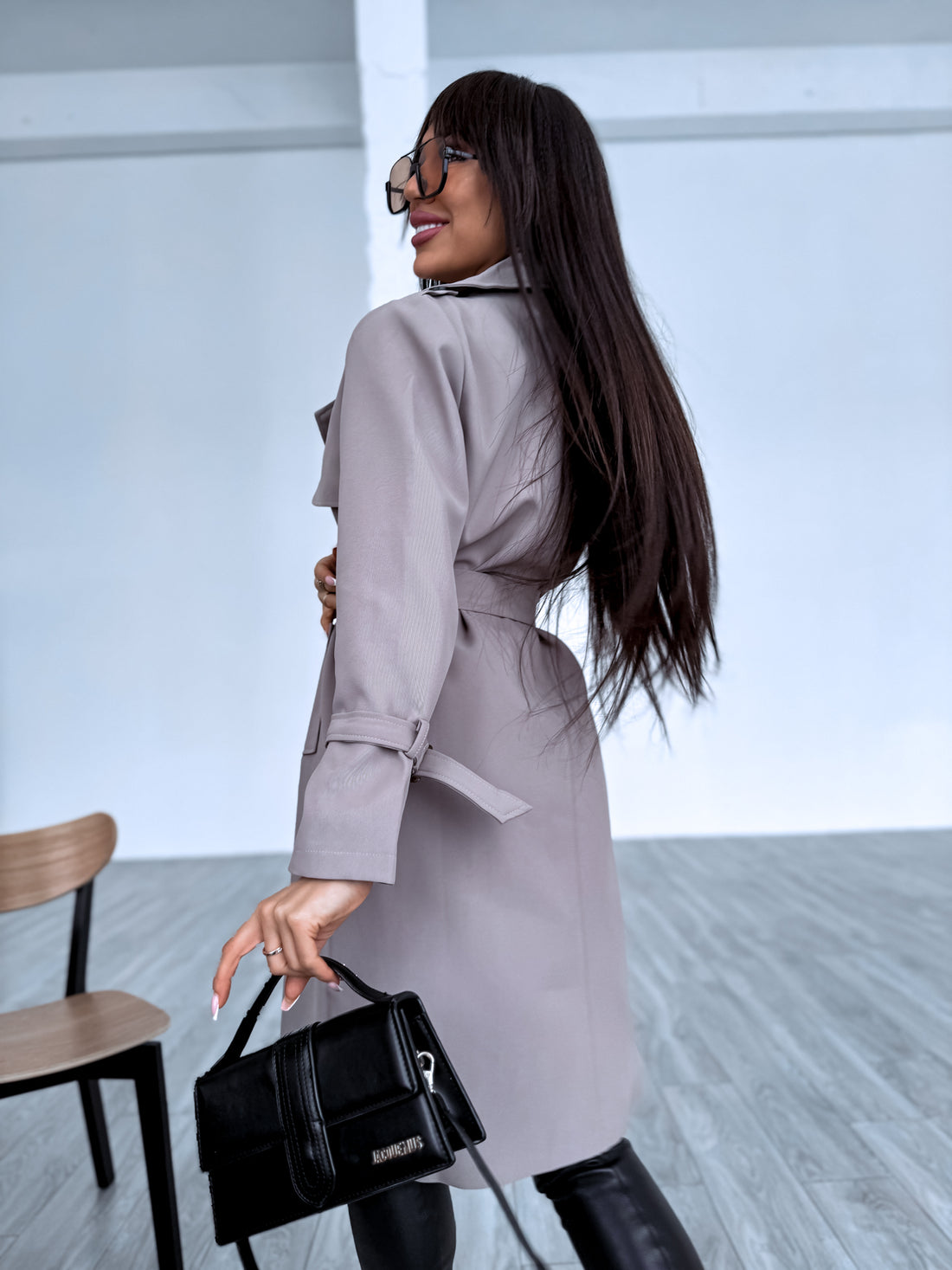 Pailgintas trenčkotas „Pavasara sezona 6180“ – kapučino rudas PRE-ORDER