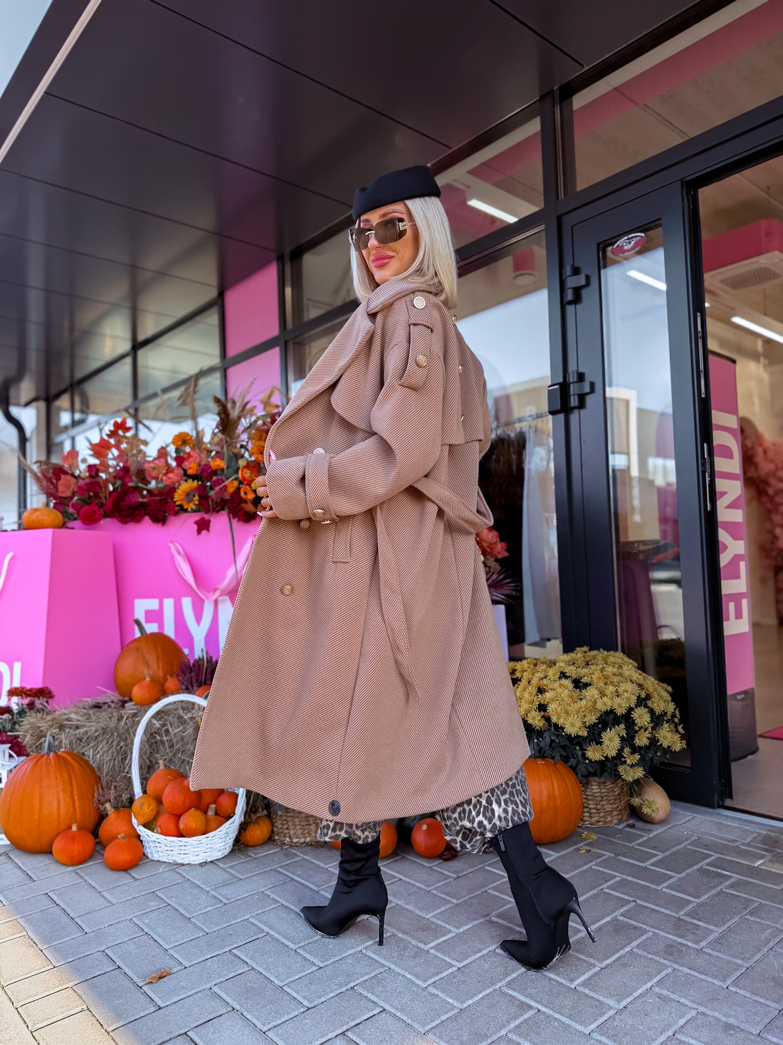 Dryžuotas paltas „MILADY“ 88082 – KARAMELĖS SPALVOS