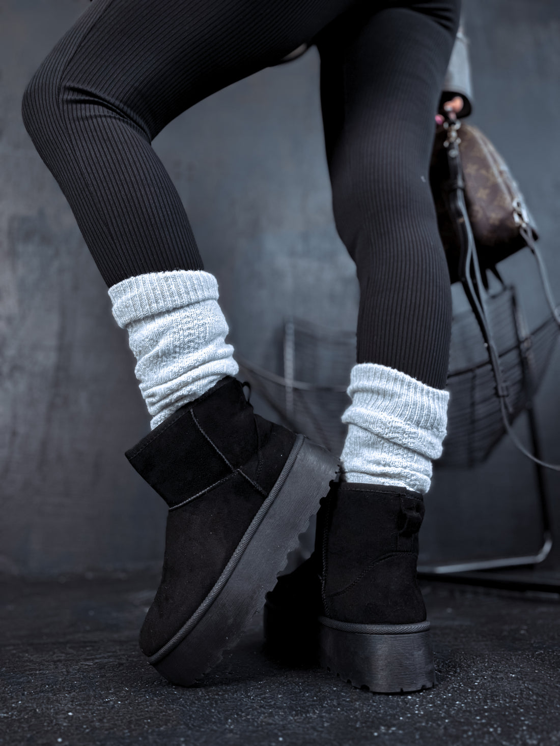 MUSTAD UGG-tüüpi saapad "FOREST" ETTETELLIMUS