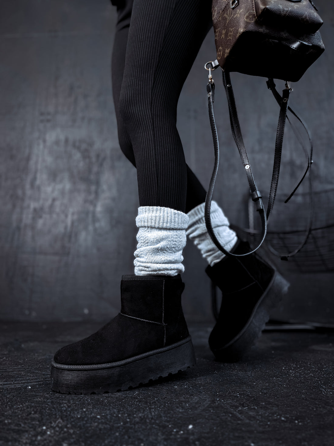 MUSTAD UGG-tüüpi saapad "FOREST" ETTETELLIMUS