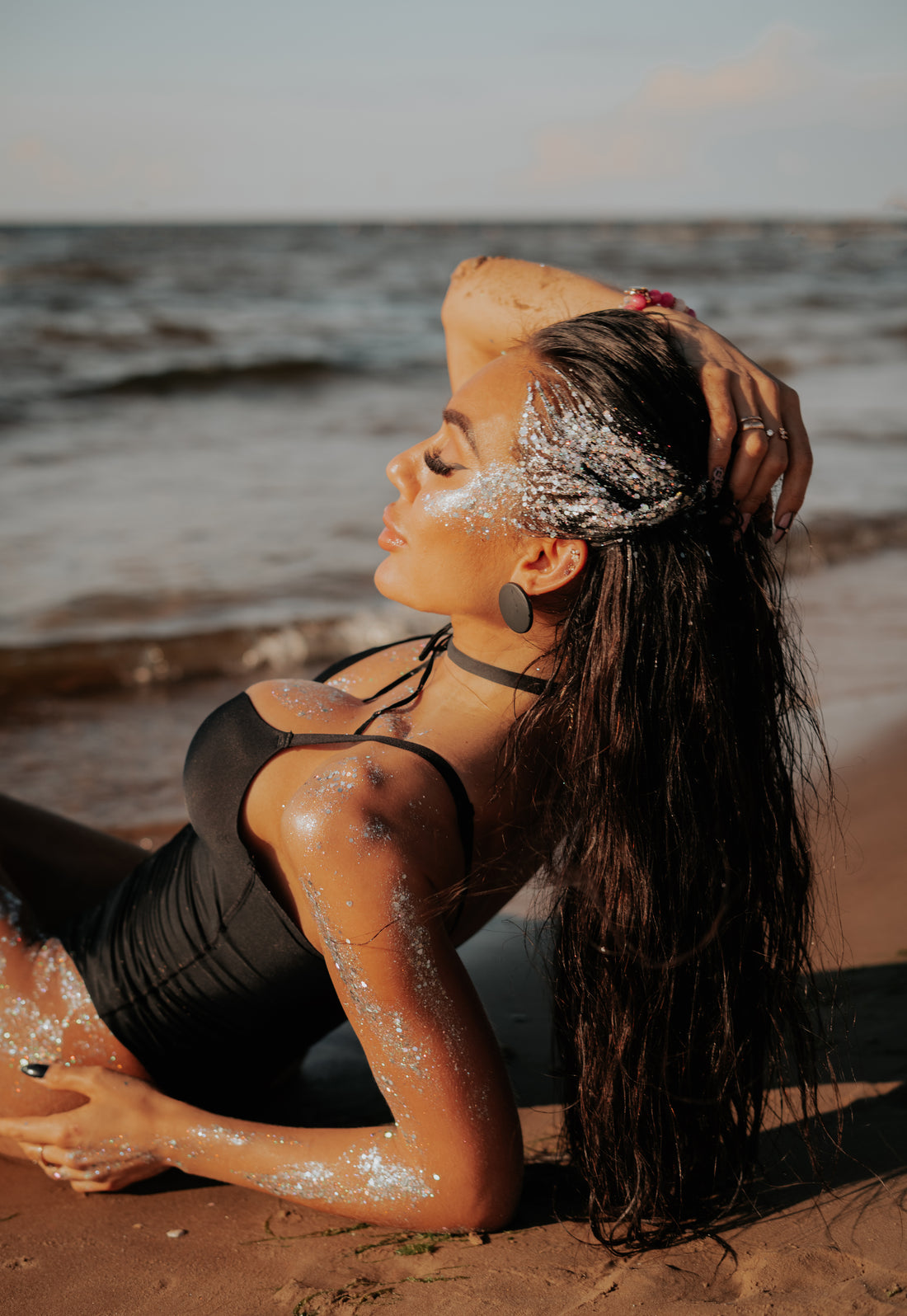 ELYNDI, stringveida koriģējošais bodijs - melns