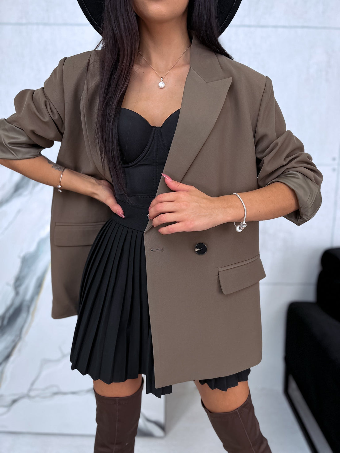 Oversized blazer with black sleeve buttons - choco 