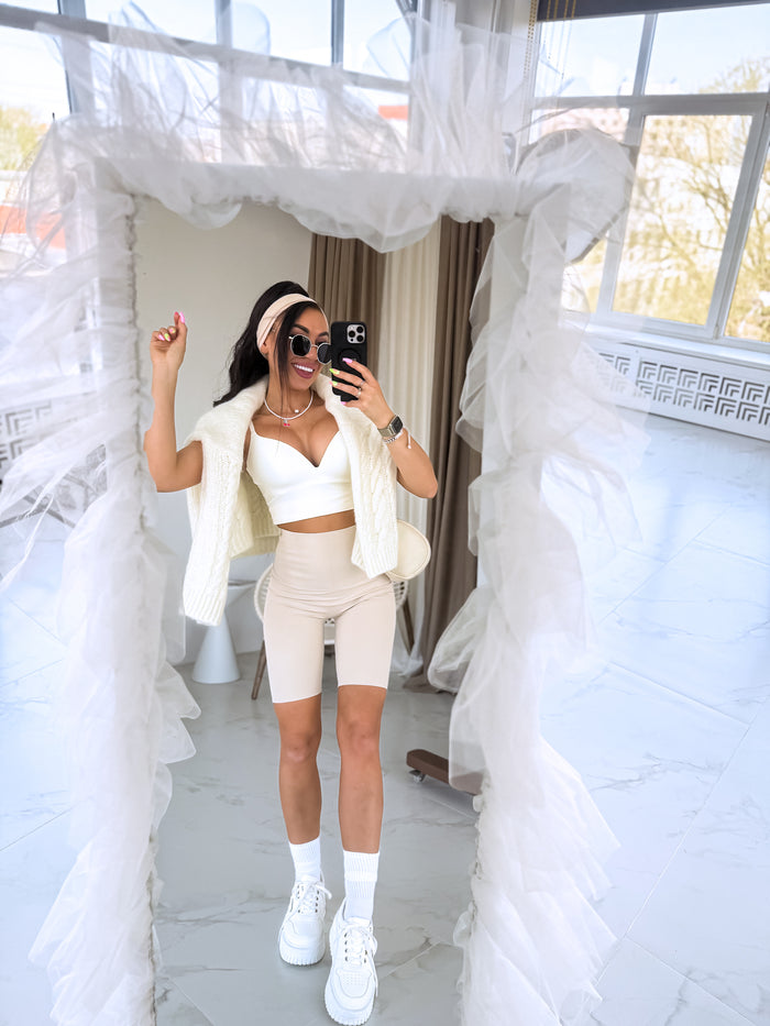 Deceptive shorts with EXTRA high waist - beige 