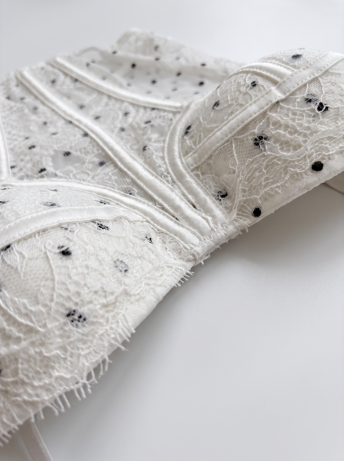 Korsett "DOTTED LACE B08" - VALGE